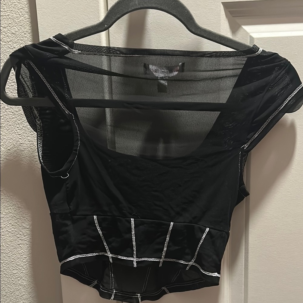 Urban Outfitters Black and White Fitted Crop Blouse - Picture 3 of 3